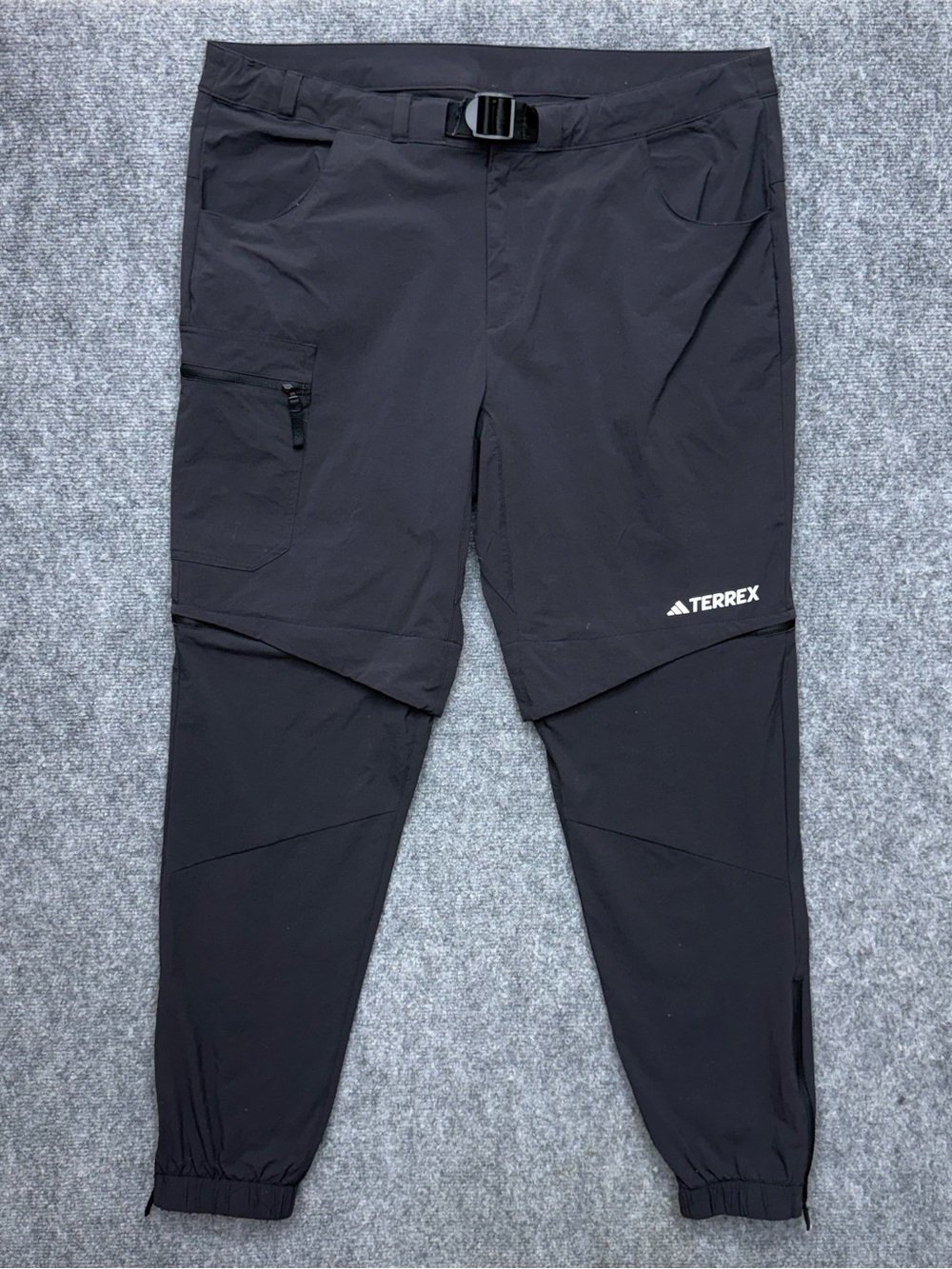 Adidas Terrex Convertible Hiking Pants Shorts Men's size Large Black w/ spots